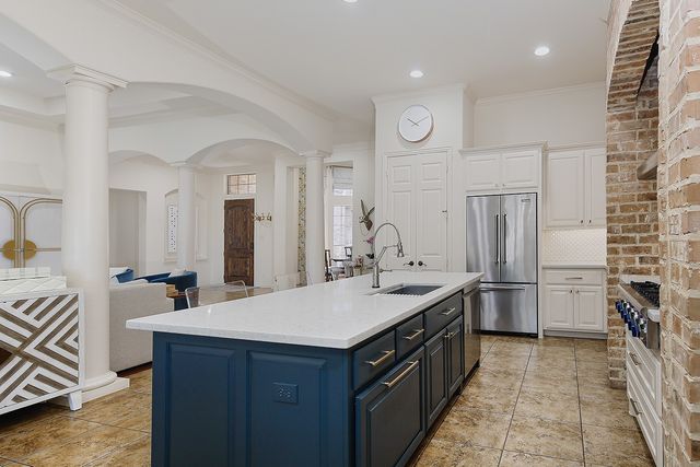 $850,000 | 55 Mason Pond Place, The Woodlands, TX 77381