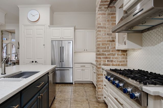 $850,000 | 55 Mason Pond Place, The Woodlands, TX 77381