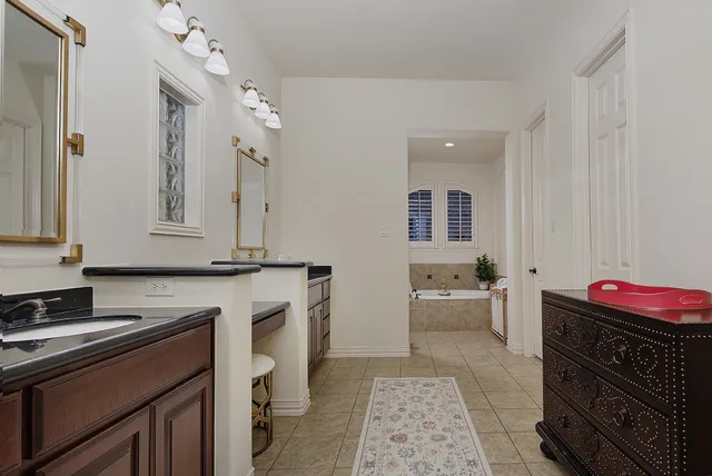 $850,000 | 55 Mason Pond Place, The Woodlands, TX 77381