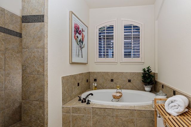 $850,000 | 55 Mason Pond Place, The Woodlands, TX 77381