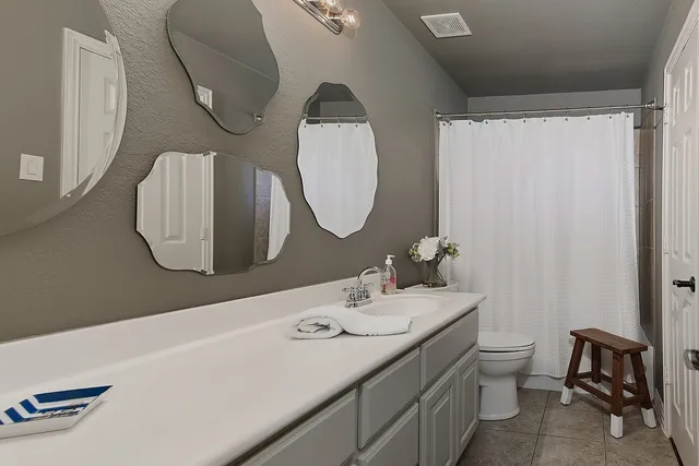 $850,000 | 55 Mason Pond Place, The Woodlands, TX 77381