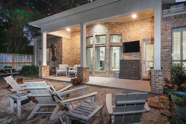 $850,000 | 55 Mason Pond Place, The Woodlands, TX 77381