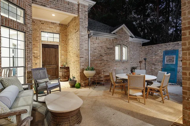 $850,000 | 55 Mason Pond Place, The Woodlands, TX 77381