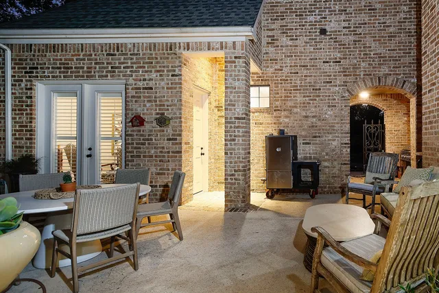 $850,000 | 55 Mason Pond Place, The Woodlands, TX 77381