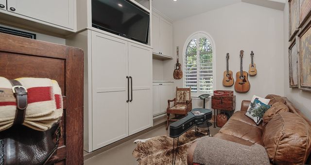 $850,000 | 55 Mason Pond Place, The Woodlands, TX 77381