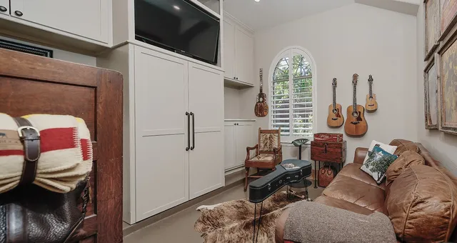 $850,000 | 55 Mason Pond Place, The Woodlands, TX 77381