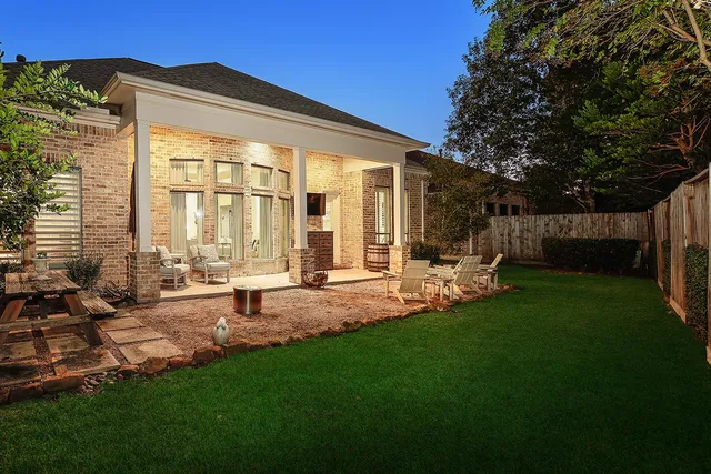 $850,000 | 55 Mason Pond Place, The Woodlands, TX 77381