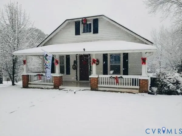 a view of a house with porch and a garden