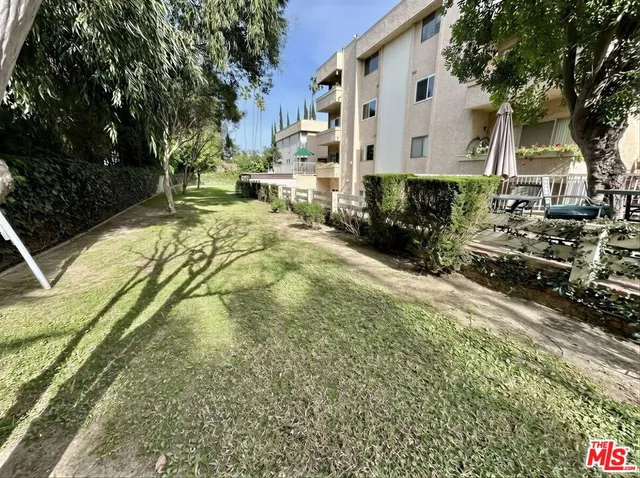 $4,300 | 5139 Balboa Boulevard, Unit 2, Encino, CA 91316