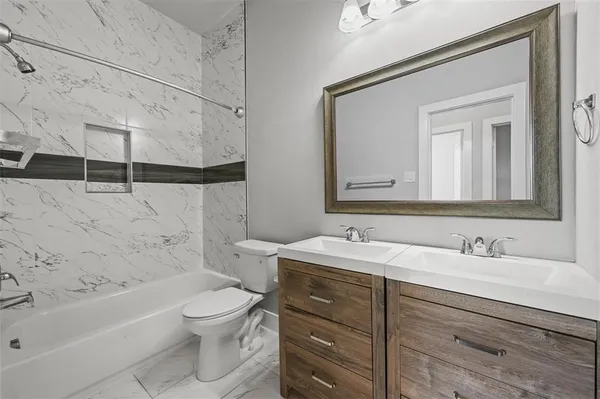 $2,795 | 204 North Getzendaner Street, Unit 2, Waxahachie, TX 75165