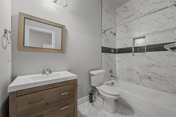 $2,795 | 204 North Getzendaner Street, Unit 2, Waxahachie, TX 75165
