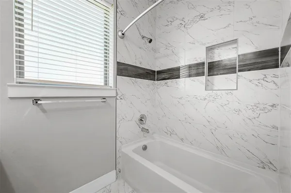 $2,795 | 204 North Getzendaner Street, Unit 2, Waxahachie, TX 75165