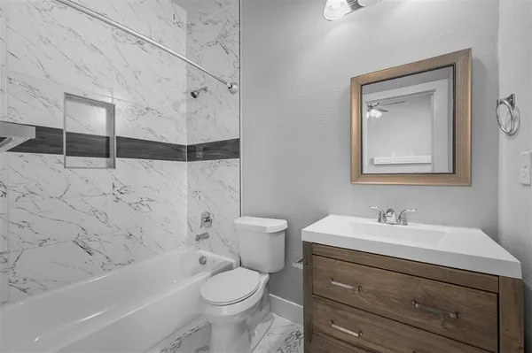 $2,795 | 204 North Getzendaner Street, Unit 2, Waxahachie, TX 75165