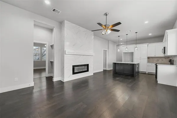 $2,795 | 204 North Getzendaner Street, Unit 2, Waxahachie, TX 75165