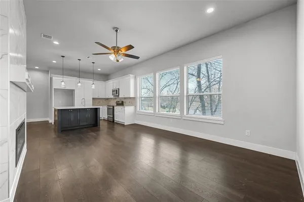 $2,795 | 204 North Getzendaner Street, Unit 2, Waxahachie, TX 75165