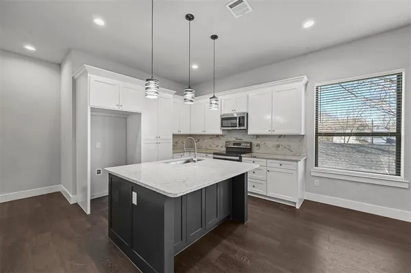 $2,795 | 204 North Getzendaner Street, Unit 2, Waxahachie, TX 75165