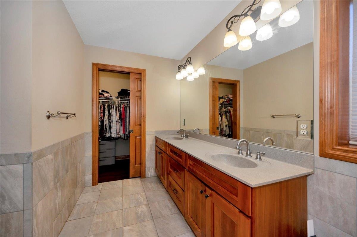 205 Bluffs Ridge Court Duluth, MN 55811 - Photo 16 of 37