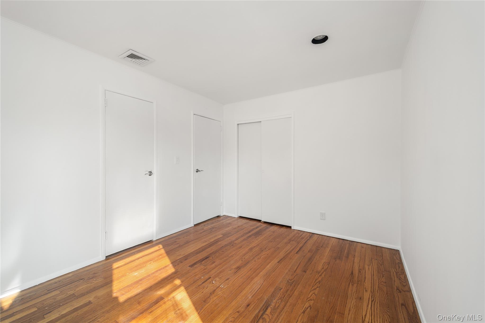 24 Elderberry Road Syosset, NY 11791 - Photo 17 of 48