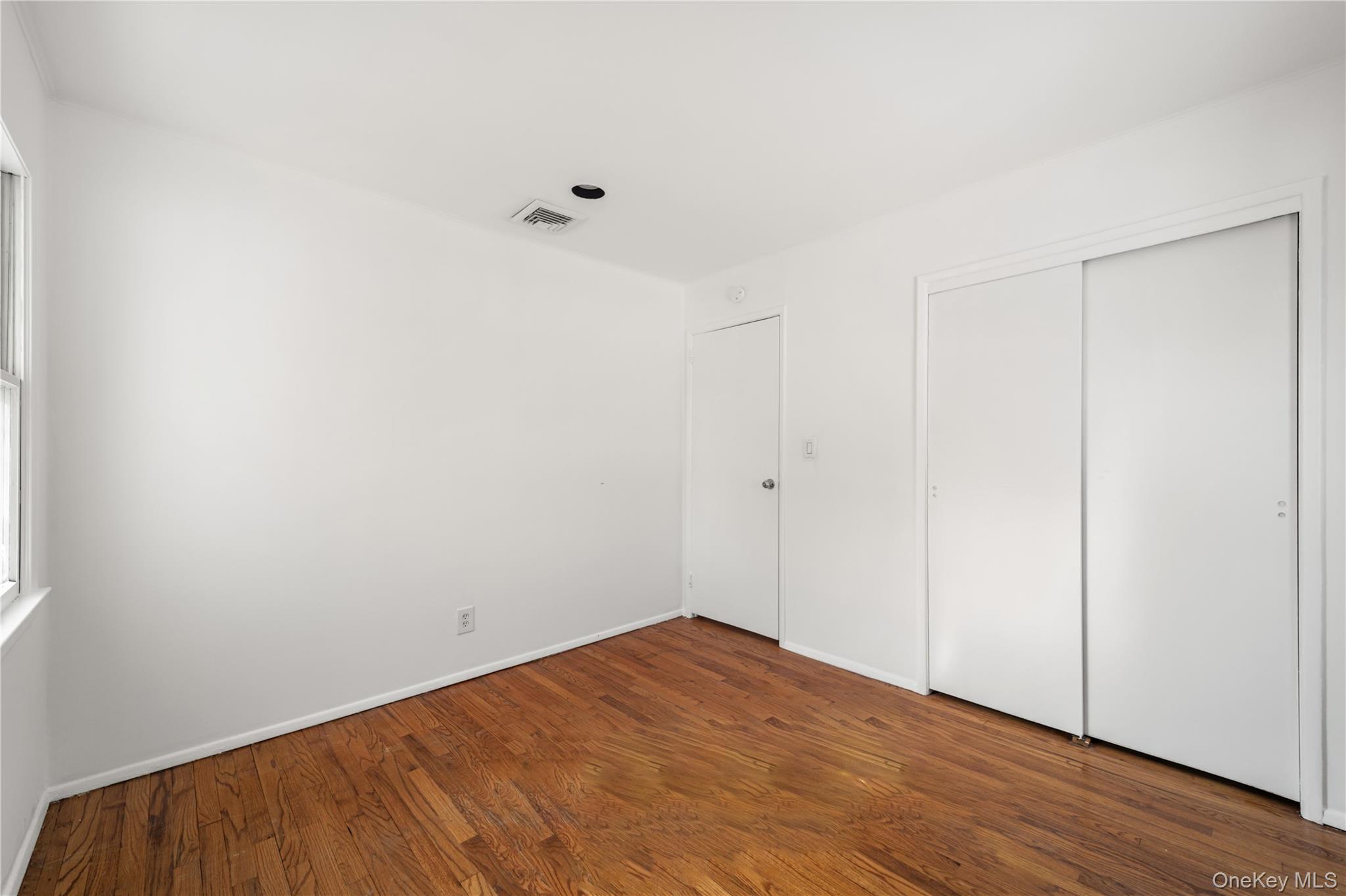 24 Elderberry Road Syosset, NY 11791 - Photo 25 of 48