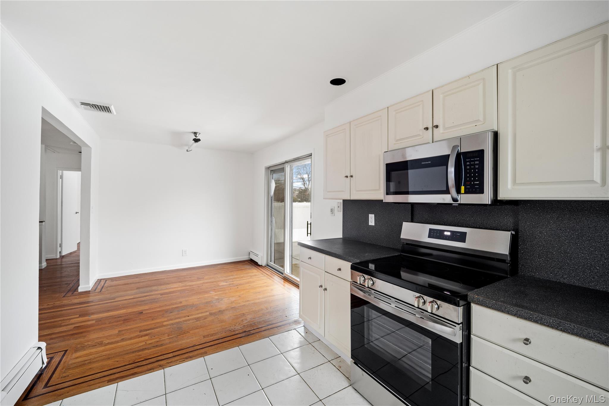 24 Elderberry Road Syosset, NY 11791 - Photo 10 of 48