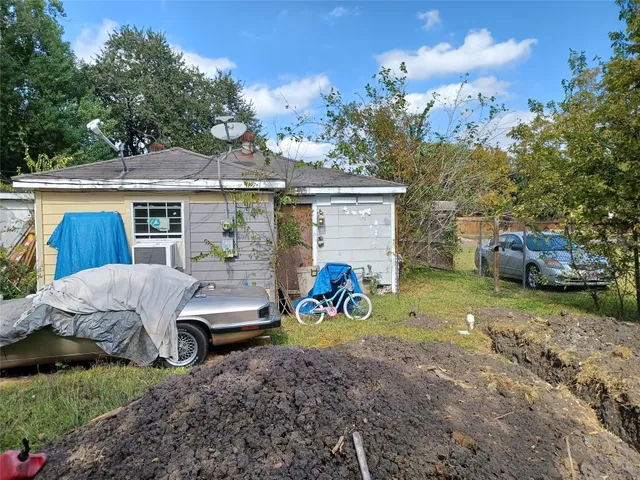 a view of a wooden fence