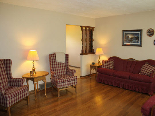 7175 Ralph Road Rockford, IL 61109 - Photo 4 of 11 a living room with furniture and a lamp