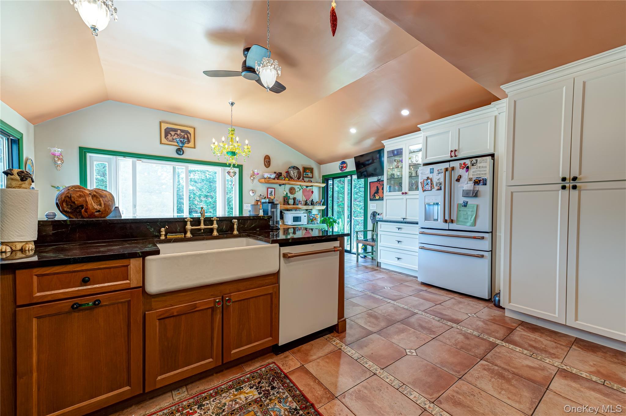 253 Melbury Road Babylon, NY 11702 - Photo 10 of 44