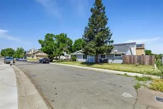 $2,300 | 3203 Luscutoff Court, Sacramento, CA 95820