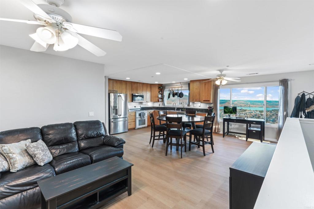 1421 Maria Avenue Spring Valley, CA 91977 - Photo 8 of 51