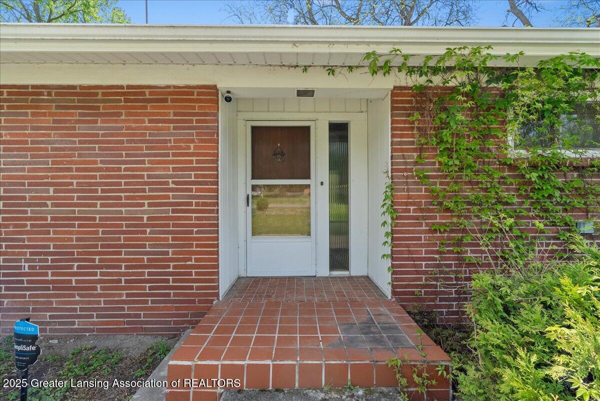 3341 Tecumseh River Road Lansing, MI 48906 - Photo 4 of 34 11-Media Jett - 32