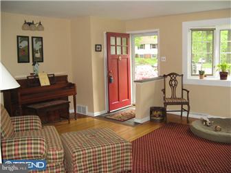 640 Crestwood Road Wayne, PA 19087 - Photo 2 of 12 Living Room