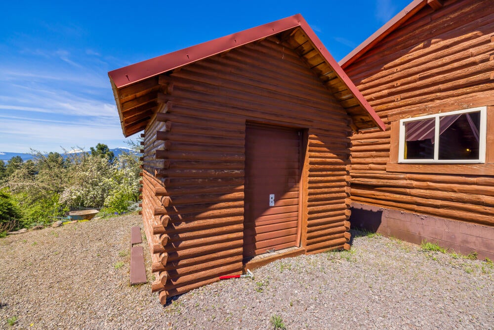 34840 Dawn Loop Chiloquin, OR 97624 - Photo 29 of 91 Additional Storage Shed