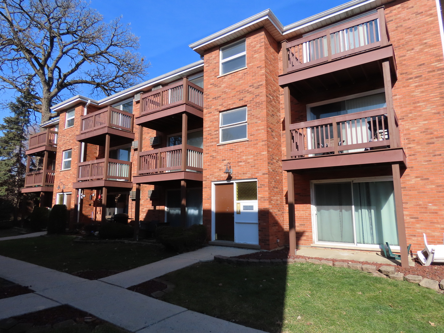 14830 Ketelaar Drive, Unit 4E Midlothian, IL 60445 - Photo 2 of 23 a front view of a house with garden