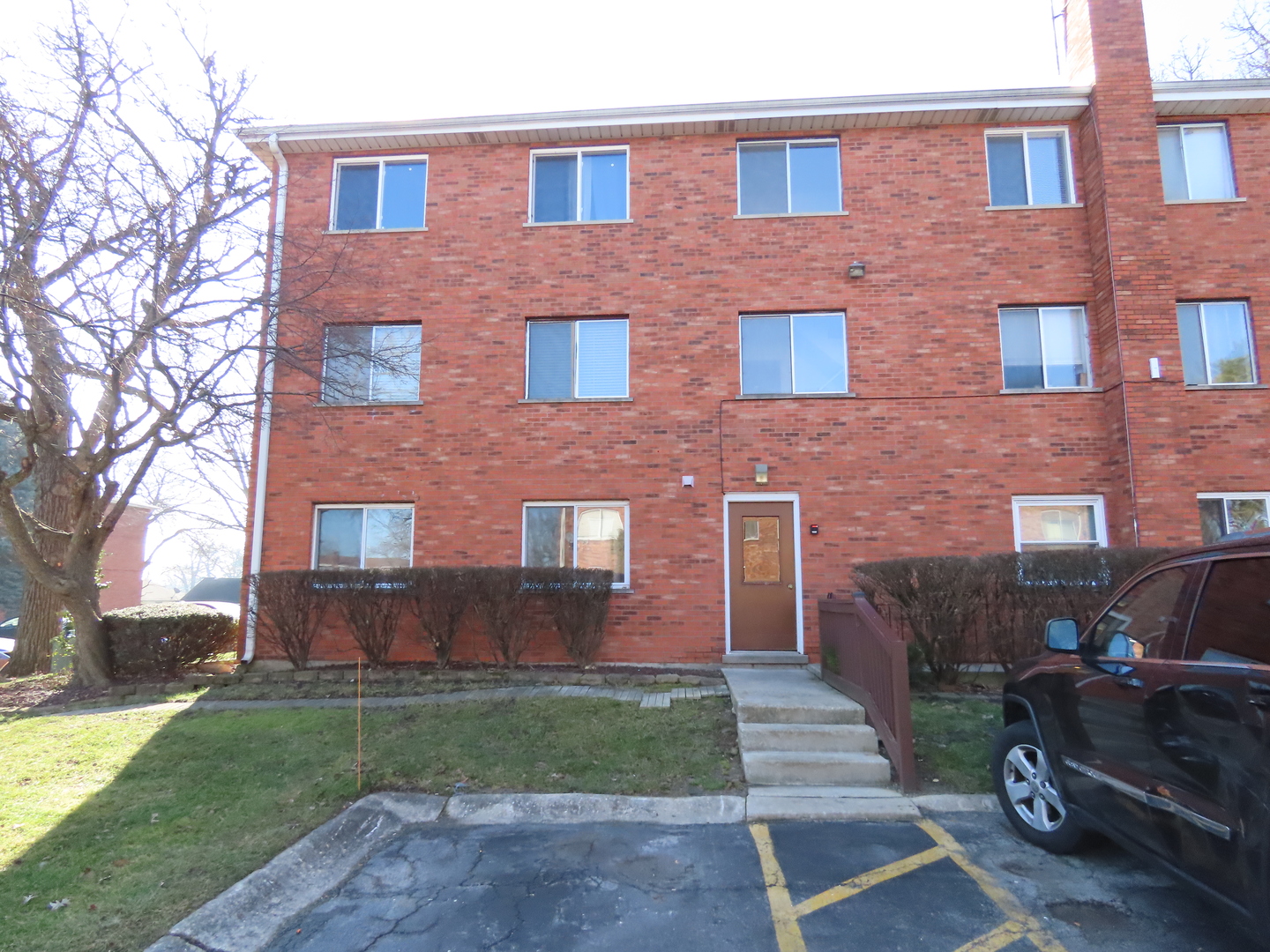 14830 Ketelaar Drive, Unit 4E Midlothian, IL 60445 - Photo 21 of 23 a front view of a house with garden