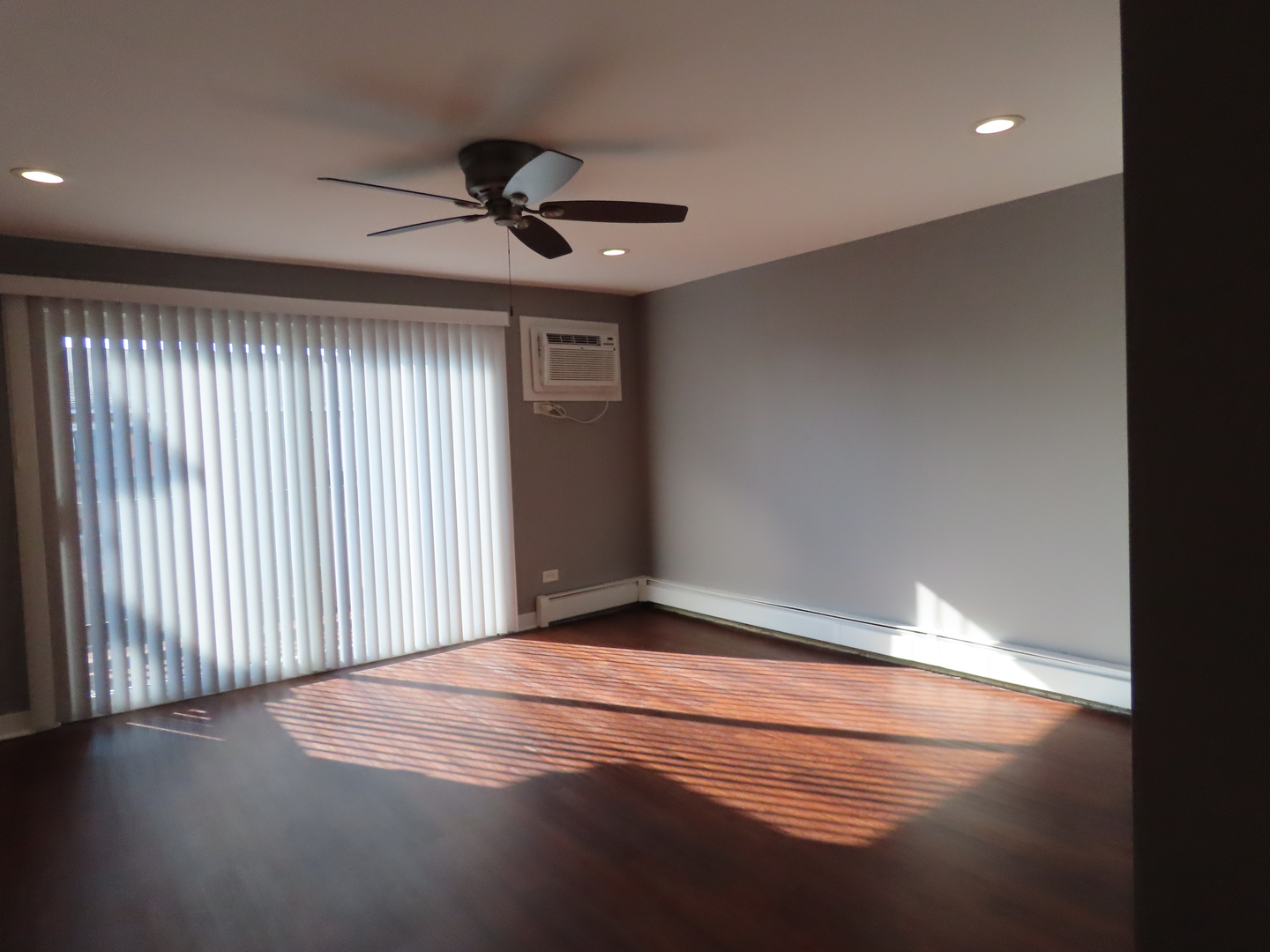 14830 Ketelaar Drive, Unit 4E Midlothian, IL 60445 - Photo 4 of 23 a view of an empty room