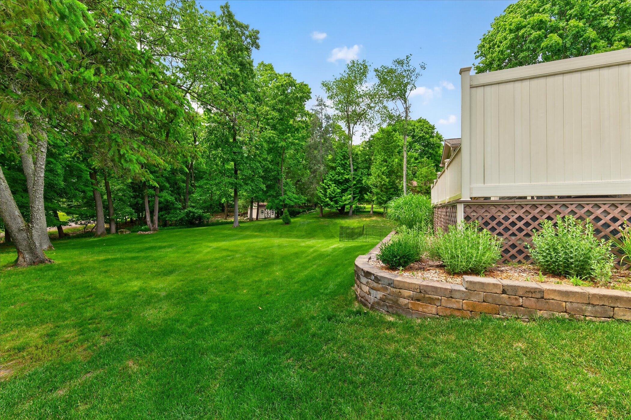 2801 North Tipsico Lake Road Hartland, MI 48353 - Photo 59 of 77 59-2801-N-Tipsico-Lake-Rd-WindowStill