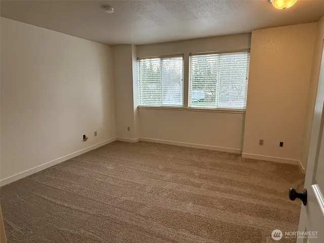 $2,500 | 10160 Northeast 137th Place, Unit 10160, Kirkland, WA 98034