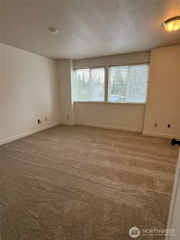 $2,500 | 10160 Northeast 137th Place, Unit 10160, Kirkland, WA 98034