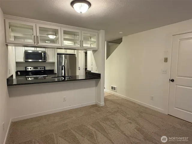 $2,500 | 10160 Northeast 137th Place, Unit 10160, Kirkland, WA 98034