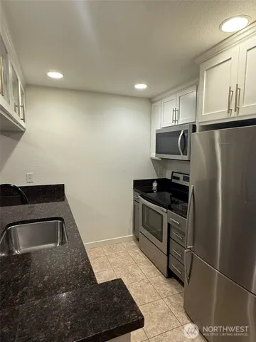 $2,500 | 10160 Northeast 137th Place, Unit 10160, Kirkland, WA 98034