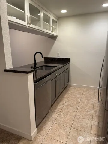 $2,500 | 10160 Northeast 137th Place, Unit 10160, Kirkland, WA 98034