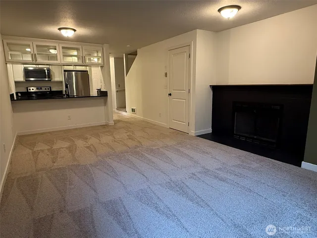 $2,500 | 10160 Northeast 137th Place, Unit 10160, Kirkland, WA 98034