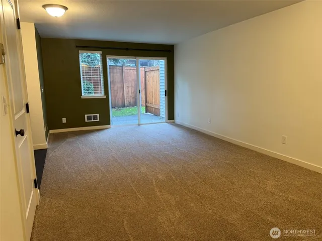 $2,500 | 10160 Northeast 137th Place, Unit 10160, Kirkland, WA 98034