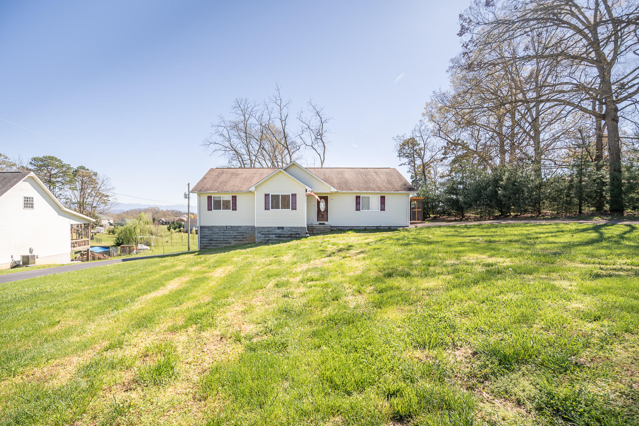 437 Morie Road Dandridge, TN 37725 - Photo 1 of 26 front