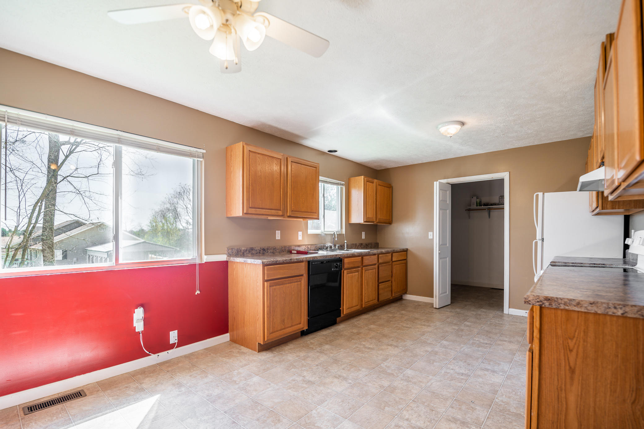 437 Morie Road Dandridge, TN 37725 - Photo 11 of 26 dining _ kitchen