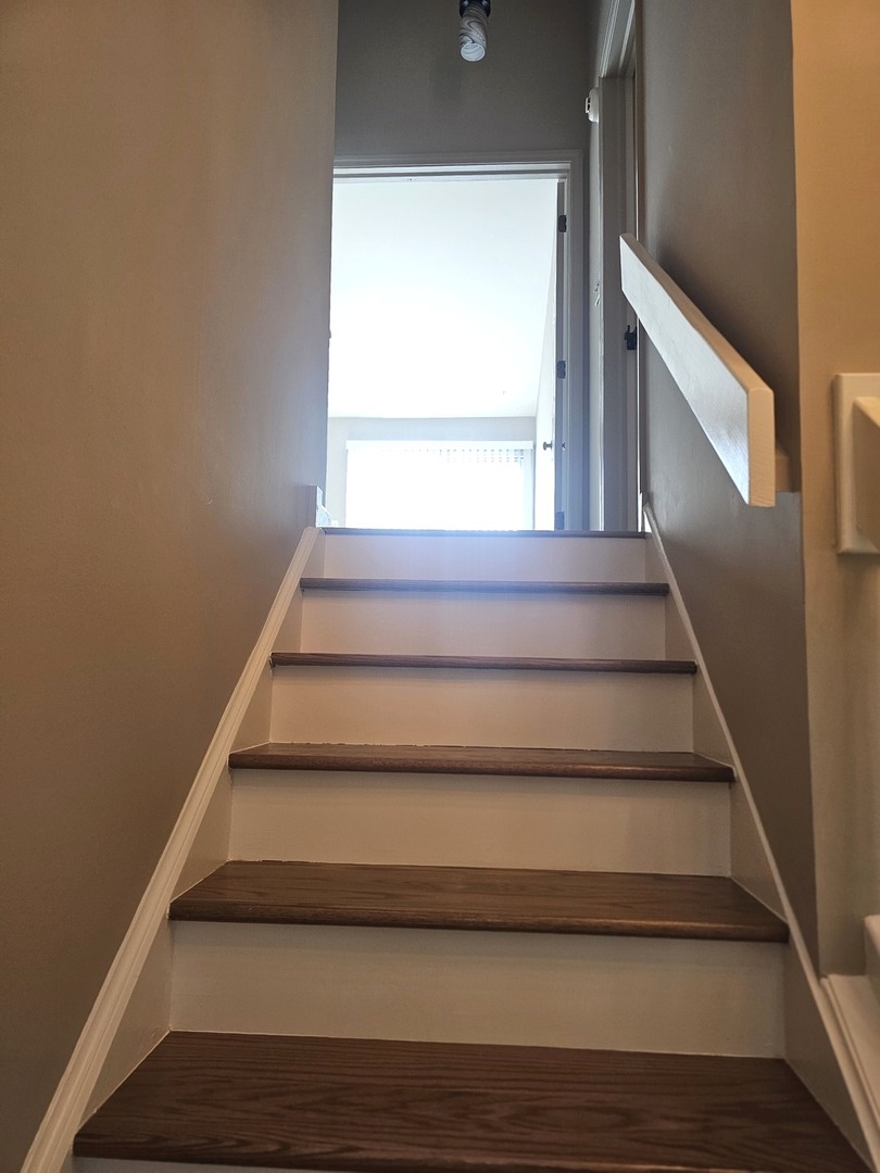 475 Bridle Trail Wheeling, IL 60090 - Photo 13 of 27 a view of entryway