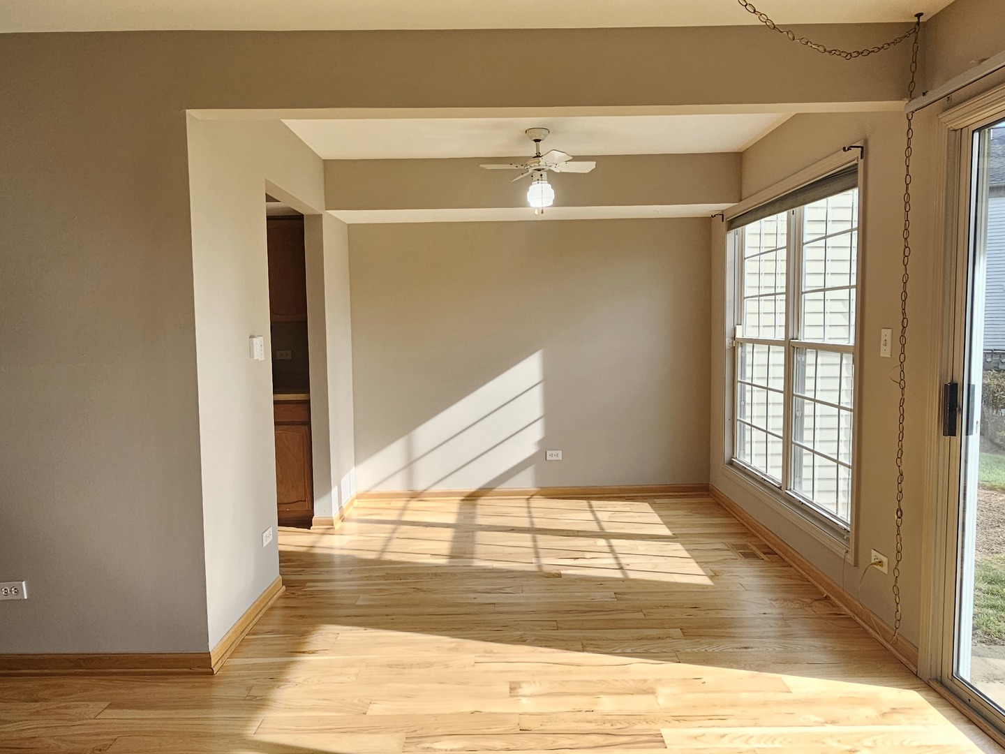 475 Bridle Trail Wheeling, IL 60090 - Photo 7 of 27 a view of an entryway