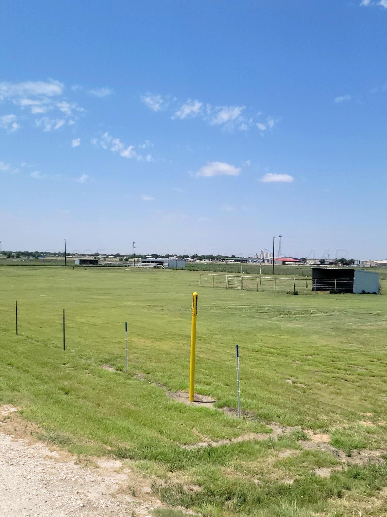 14355 Southeast Se Loop Perryton, TX 79070 - Photo 25 of 33 Horse Barn/Arena