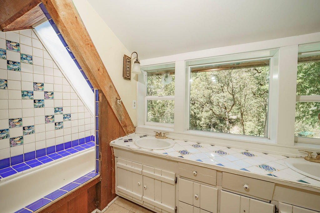 691 Lost Bridge Road Lewiston, CA 96052 - Photo 28 of 52 Bathroom