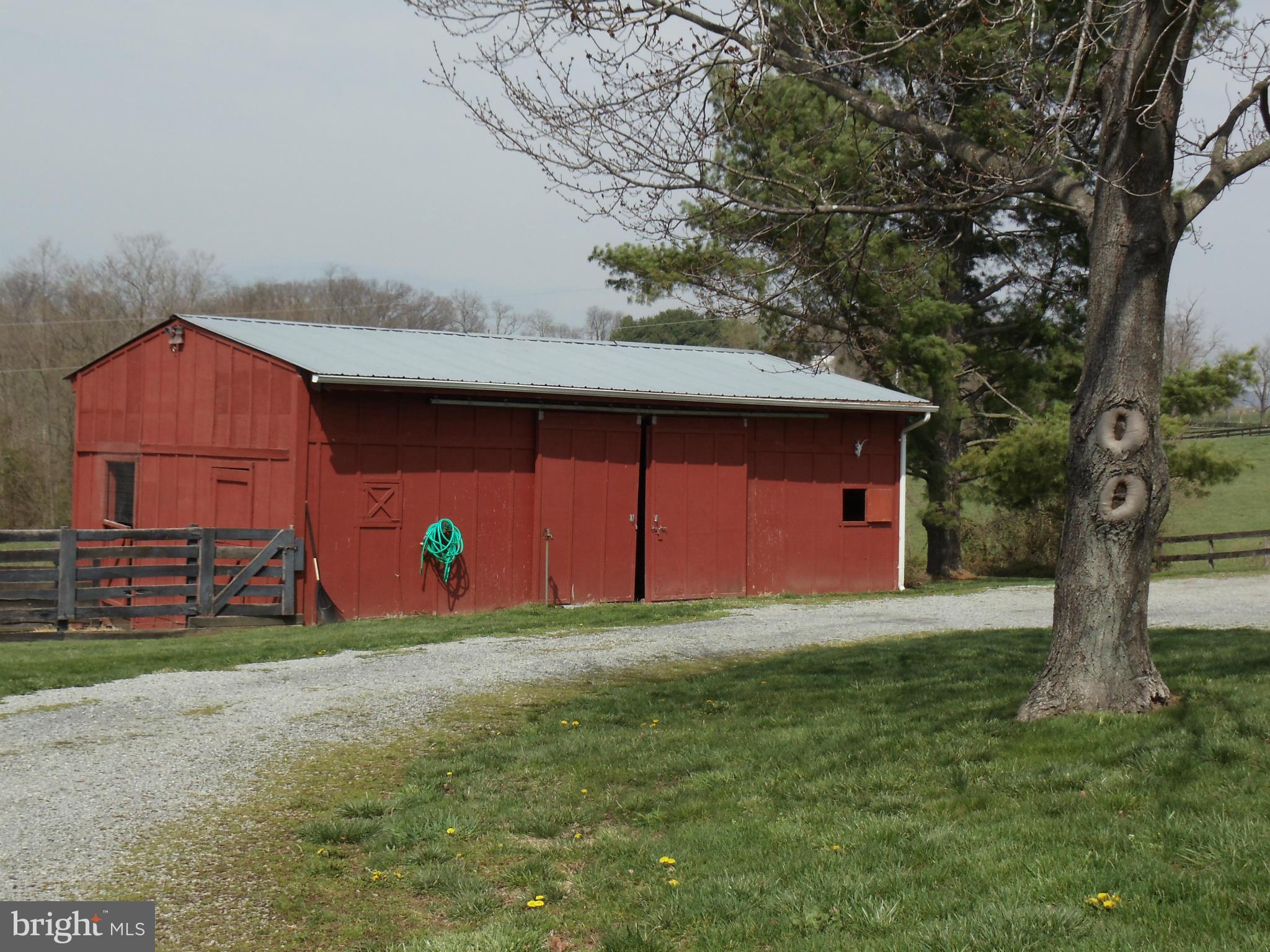 36747 Paxson Road Purcellville, VA 20132 - Photo 22 of 30 Small Barn by House